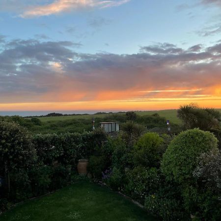 Cliff Top Garden Room Milford on Sea Exterior photo