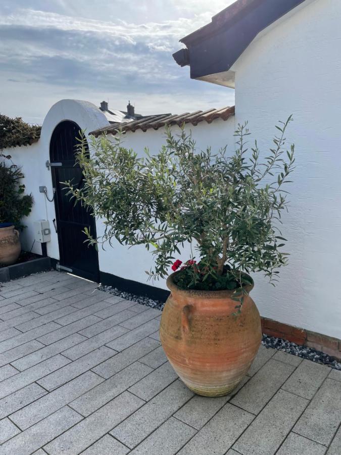 Cliff Top Garden Room Milford on Sea Exterior photo